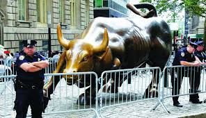 Wall st Bull and cops
