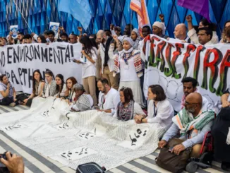 At COP28, some activists and delegates also expressed environmental concerns about the war in Gaza and called for a ceasefire. (Photo: Media Ninja, Flickr, CC BY NC 2.0)
