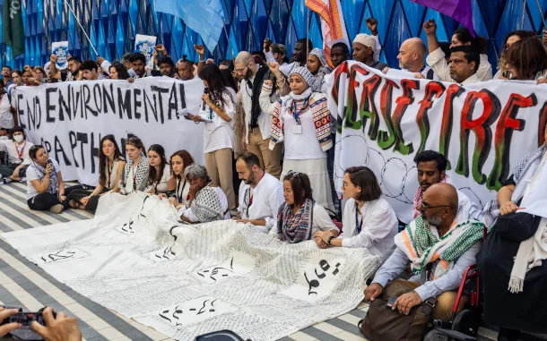 At COP28, some activists and delegates also expressed environmental concerns about the war in Gaza and called for a ceasefire. (Photo: Media Ninja, Flickr, CC BY NC 2.0)